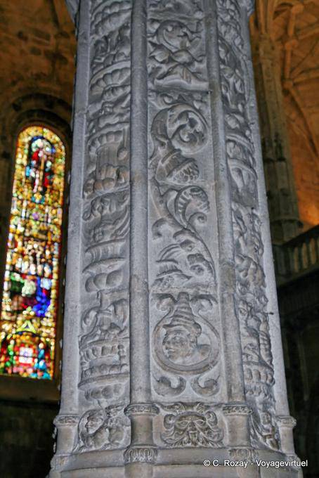 Decorating a pillar of the Jeronimos Monastery, Lisbon - Portugal