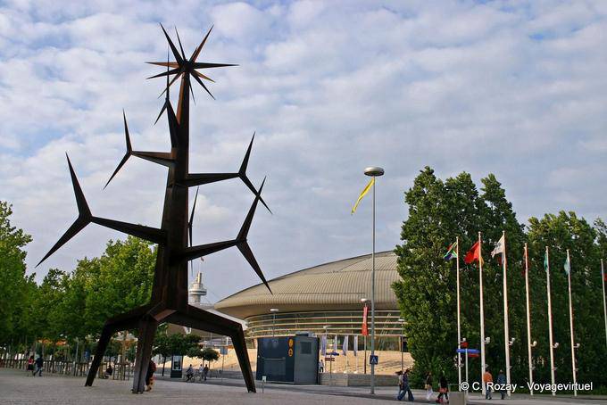 Homem - Soil, metal sculpture, designed by Jorge Vieira, Nações, Lisbon - Portugal