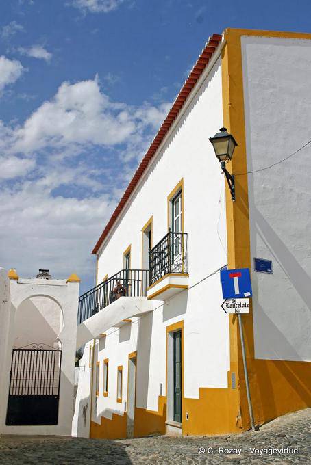 Rua Igreja, Mértola - Portugal