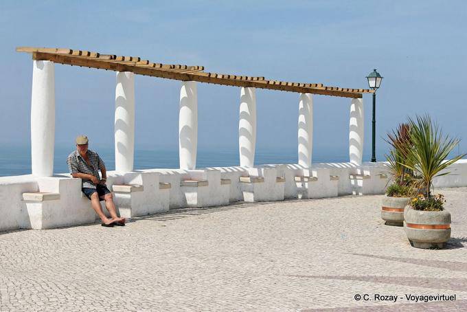 The portico of the sea and the man in the beret, Sitio, Nazaré - Portugal