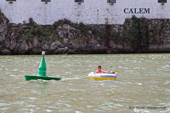 The fisherman inflatable boat under the Luis I bridge, Porto - Portugal