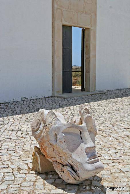 The door, head and pavers, Fortaleza de Sagres - Portugal