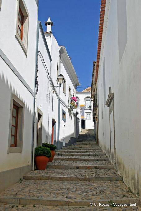 Ruelle sloping, Tavira - Portugal