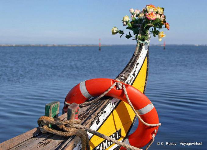 The bow decorated with a bouquet, Torreira - Portugal
