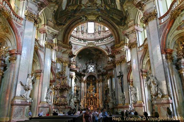 Décoration de la nef, Église Saint-Nicolas (Kostel sv. Mikuláše), Malá Strana - Prague, Czech Republic