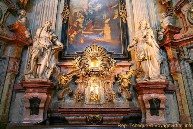 Église Saint-Nicolas (Kostel sv. Mikuláše), un autel secondaire, Malá Strana - Prague, Czech Republic