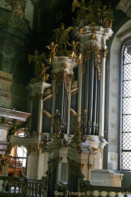 Gros plan sur les orgues de la moitié du XVIIIe siècle, Église Saint-Nicolas (Kostel sv. Mikuláše), Malá Strana - Prague, Czech Republic