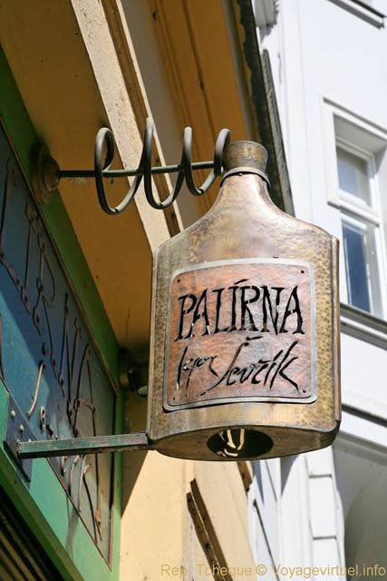 L'enseigne du Palirna, Hastalska - Prague, Czech Republic