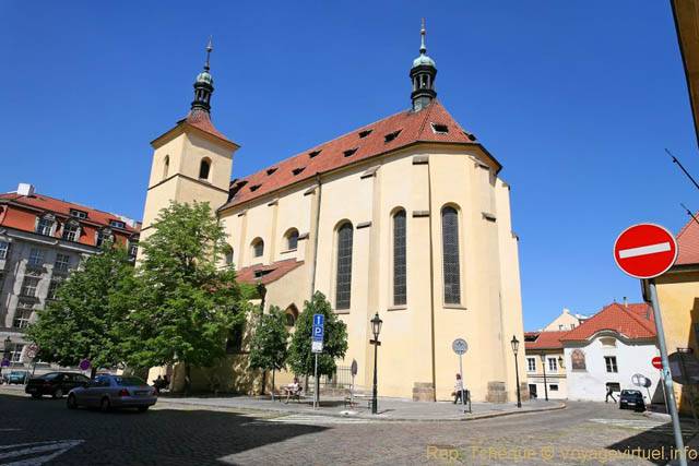 Arrière de l'église de St Castulus, Hastalske Namesti Kostel - Prague, Czech Republic