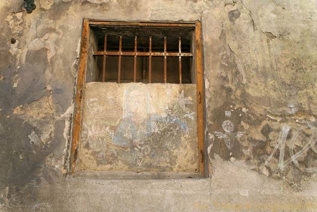 Hastalske Namesti, tag et délabrement - Prague, Czech Republic