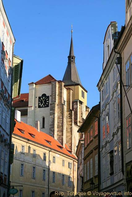 Karlova, vue sur un clocher et une horloge - Prague, Czech Republic