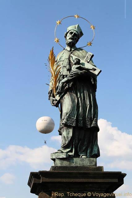 Karluv Most, Jean Népomucène et le ballon - Prague, Czech Republic