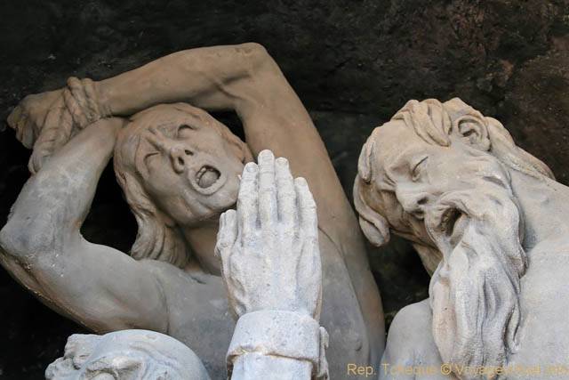 Karluv Most, Pont Charles, statue de la douleur, côté Malá Strana - Prague, Czech Republic