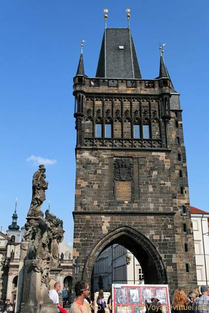La Tour Gothique vue depuis le Pont Charles, Staré Město - Prague, Czech Republic