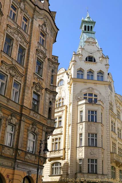 Le haut de l'immeuble Marina Rinaldi, Maiselova - Prague, Czech Republic