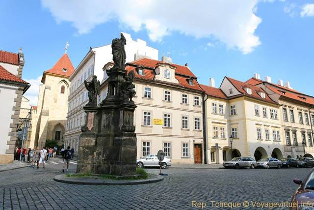 Sculpture de l'Ordre des Chevaliers de Malte de Saint-Jean Baptiste, Maltézské Place, Malá Strana - Prague, Czech Republic