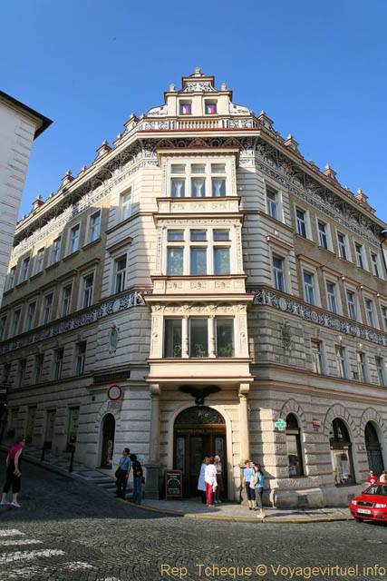 Immeuble d'angle, Place Malostranské, Malá Strana - Prague, Czech Republic