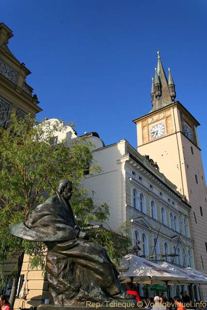 Statue devant le Museum Bedricha Smetany, Novotneho Lavka - Prague, Czech Republic
