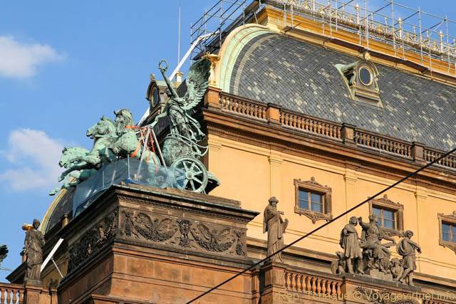 Aurige et toit du Théâtre national (Národní Divadlo) - Prague, Czech Republic