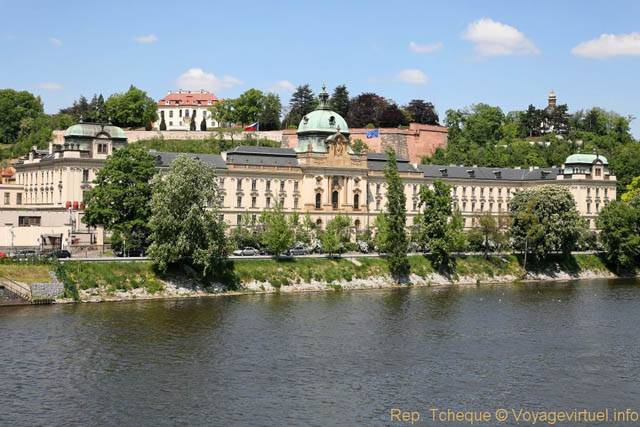 Palais entre Nabrezi Edvarda Benese et Korsakovo - Prague, Czech Republic