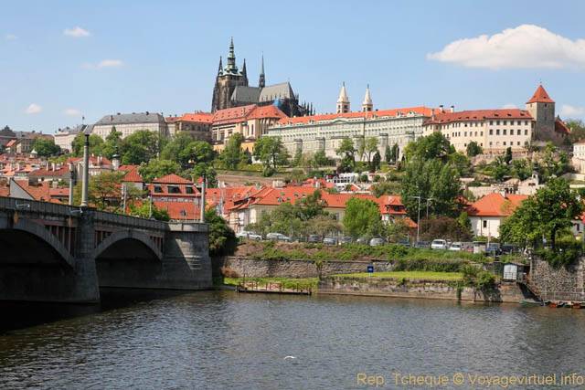 Panorama sur le château depuis Manesuv Most - Prague, Czech Republic