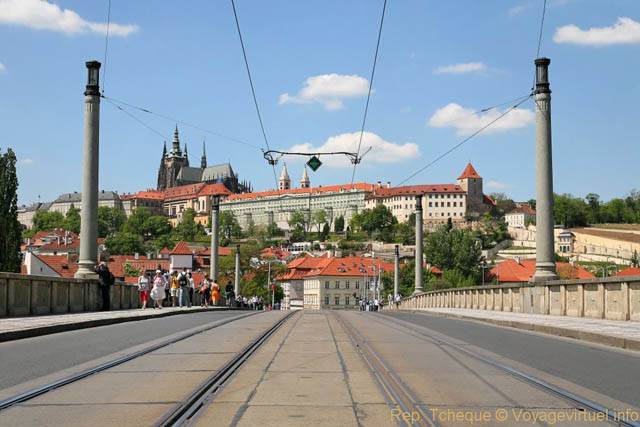 Pont Manesuv Most, vue sur le château de Prague - Prague, Czech Republic