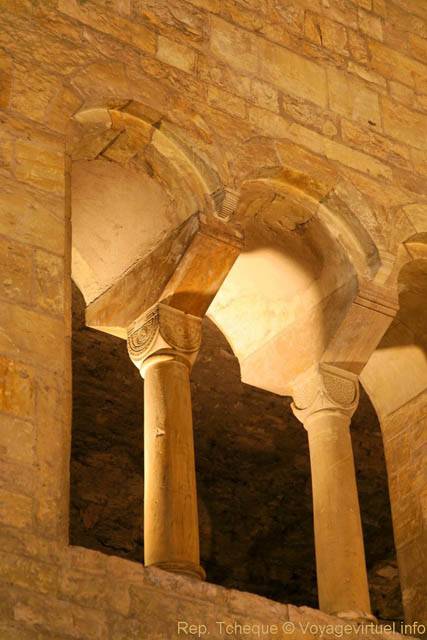 Couvent Saint-Georges, National Gallery, doubles colonnettes du cloître Sv Jiri - Prague, Czech Republic