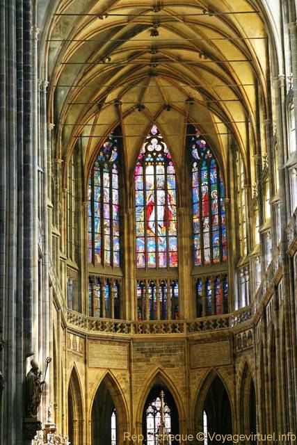St Vitus St Wenceslas St Adalbert Cathédrale, architecture du choeur et vitraux, Peter Parler, (Prazsky Hrad) - Prague, Czech Republic