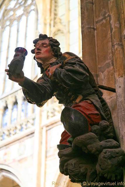 Statue dans la nef, Katedrala Sv Vit, (Prazsky Hrad) - Prague, Czech Republic