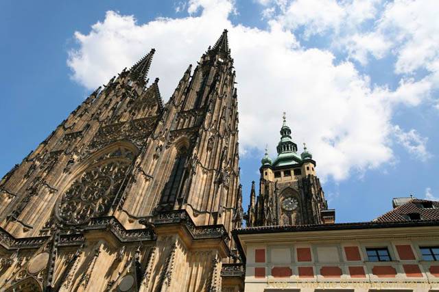 La façade et sa rosace, Cathédrale Saint-Guy, Sv Vit Vaclav A Vojtech - Prague, Czech Republic