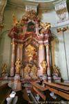 Marbre rose et dorures, Église Saint-Nicolas (Kostel sv. Mikuláše), Malá Strana, Prague, Czech Republic.