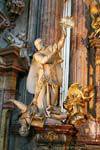 Domination catholique, statue de l'Église Saint-Nicolas (Kostel sv. Mikuláše), Malá Strana, Prague, Czech Republic.