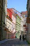 Hastalske Namesti, une ruelle pavée, Prague, Czech Republic.