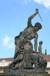 Hradčany, une statue de Ignác Platzer à l'entrée du château Royal, côté Hradcanske, Prague, Czech Republic.