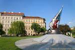 Monument dans le parc, Malostranska, U Zelezne Lavky , Prague, Czech Republic.