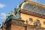 Aurige et toit du Théâtre national (Národní Divadlo), Prague, Czech Republic.