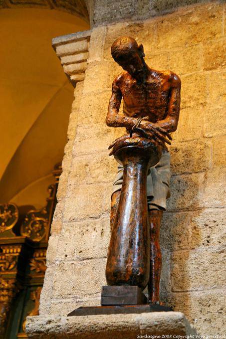 Alghero, Church of San Francesco, the prisoner statue in the central nave - Sardinia