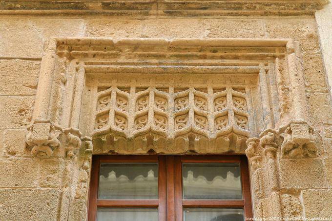Architectural detail of the top of a window, Palazzo Machin, Alghero, via Umberto - Sardinia