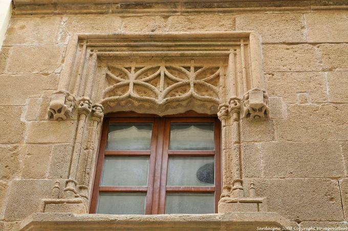 Alghero, via Umberto, a window of the Palazzo Machin - Sardinia