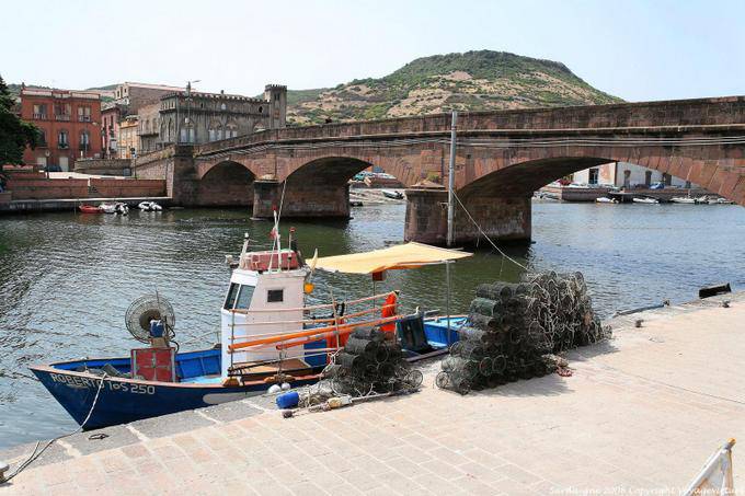 Bosa, Ponte Vecchio, from Via San Gustia, to the outside of the city - Sardinia
