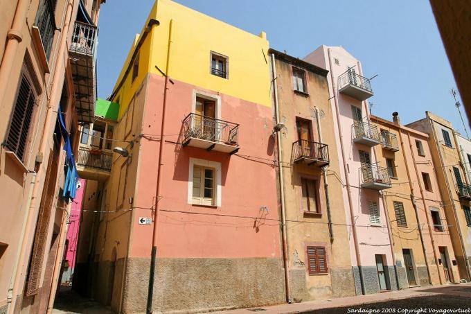 Bosa, Vicolo della Scuda, a passage between the typical houses - Sardinia