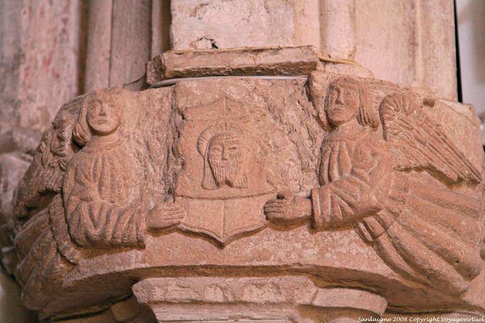 Cossoine Chiesa di Santa Chiara, pillar detail - Sardinia