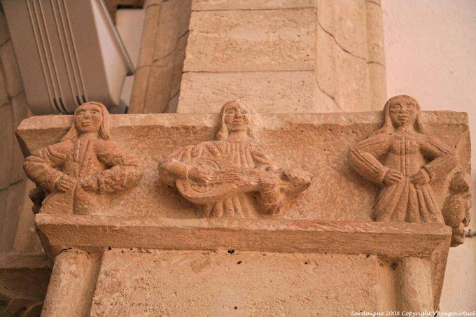 Cossoine Chiesa di Santa Chiara, in low relief musicians - Sardinia