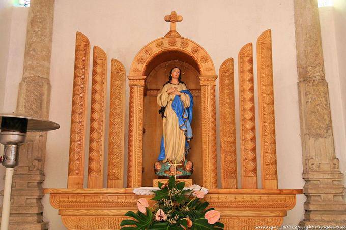 Cossoine Chiesa di Santa Chiara, Virgin on a wooden altar - Sardinia