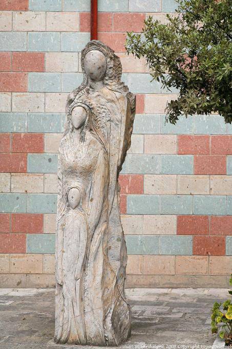 Fordongianus, triple statue in front of the church of San Pietro Apostolo - Sardinia