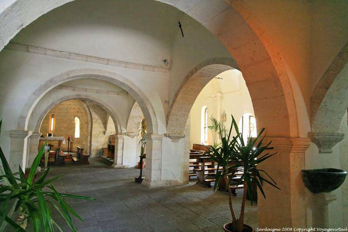 Monteleone Rocca Doria, Chiesa San Stefano, arcades, another interior view - Sardinia