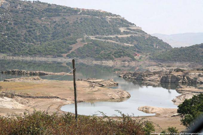 Monteleone Rocca Doria, lake at low water - Sardinia