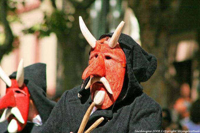 Nuoro, Festa del Redentore, Bundu di Orani, red mask - Sardinia