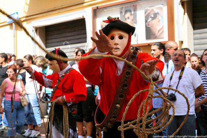 Nuoro, Festa del Redentore, Maschere Mamoiada, jet lasso - Sardinia