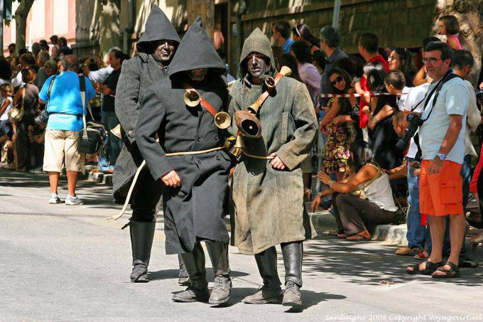 Nuoro, Festa del Redentore, Barbagia minors, threshing paving - Sardinia